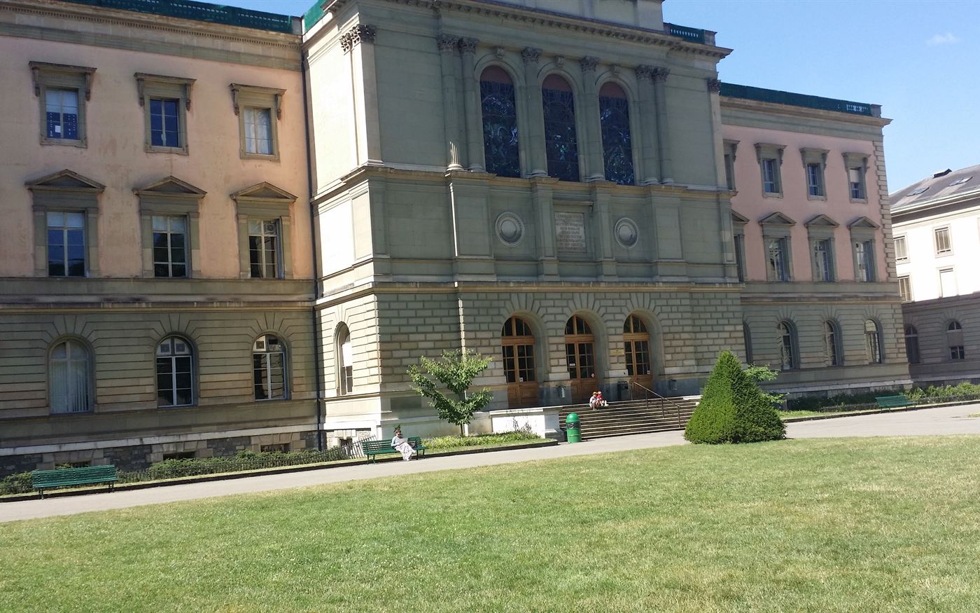 University of Geneva, Uni Bastions building
